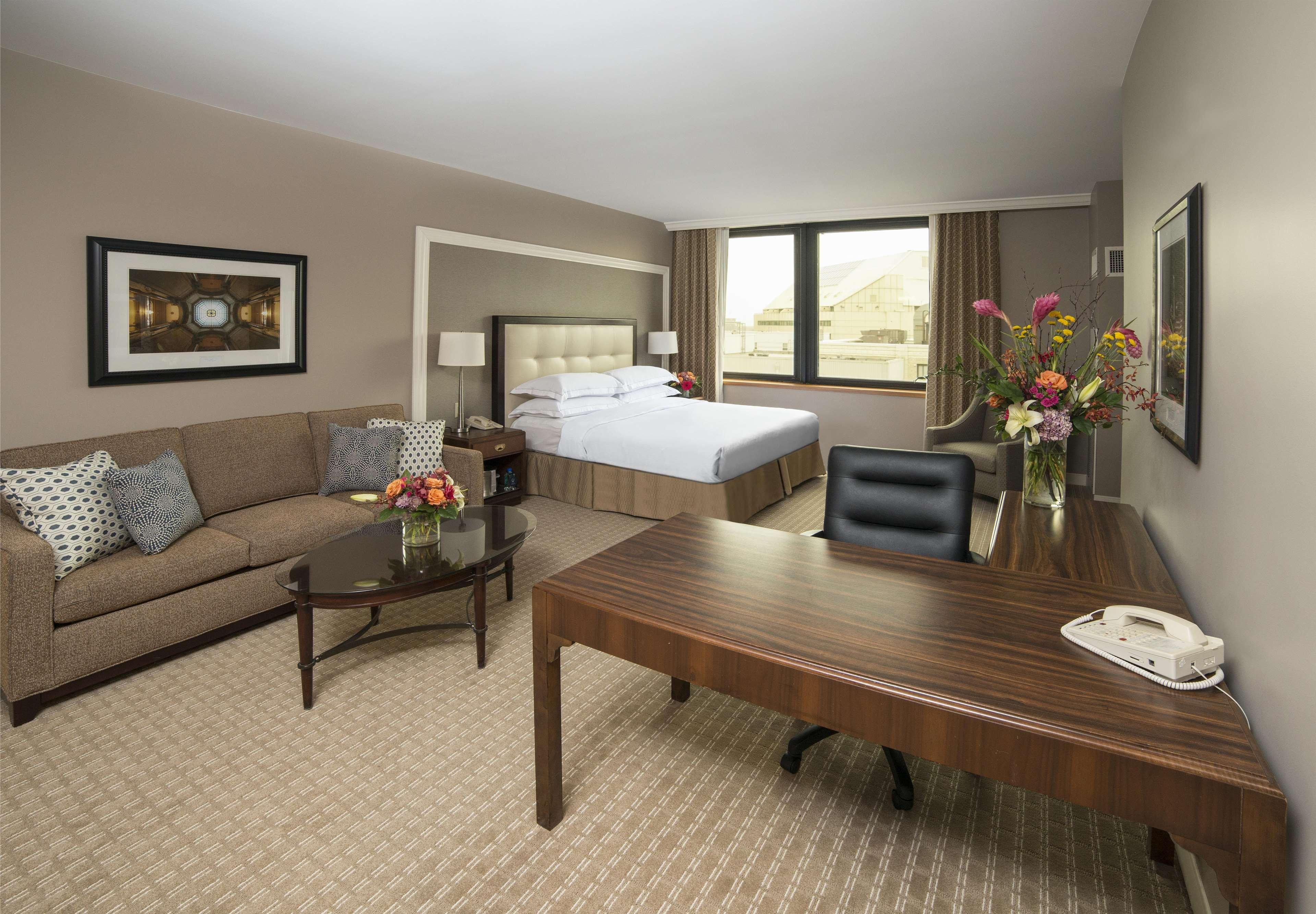 Hilton Indianapolis Hotel & Suites Exterior foto