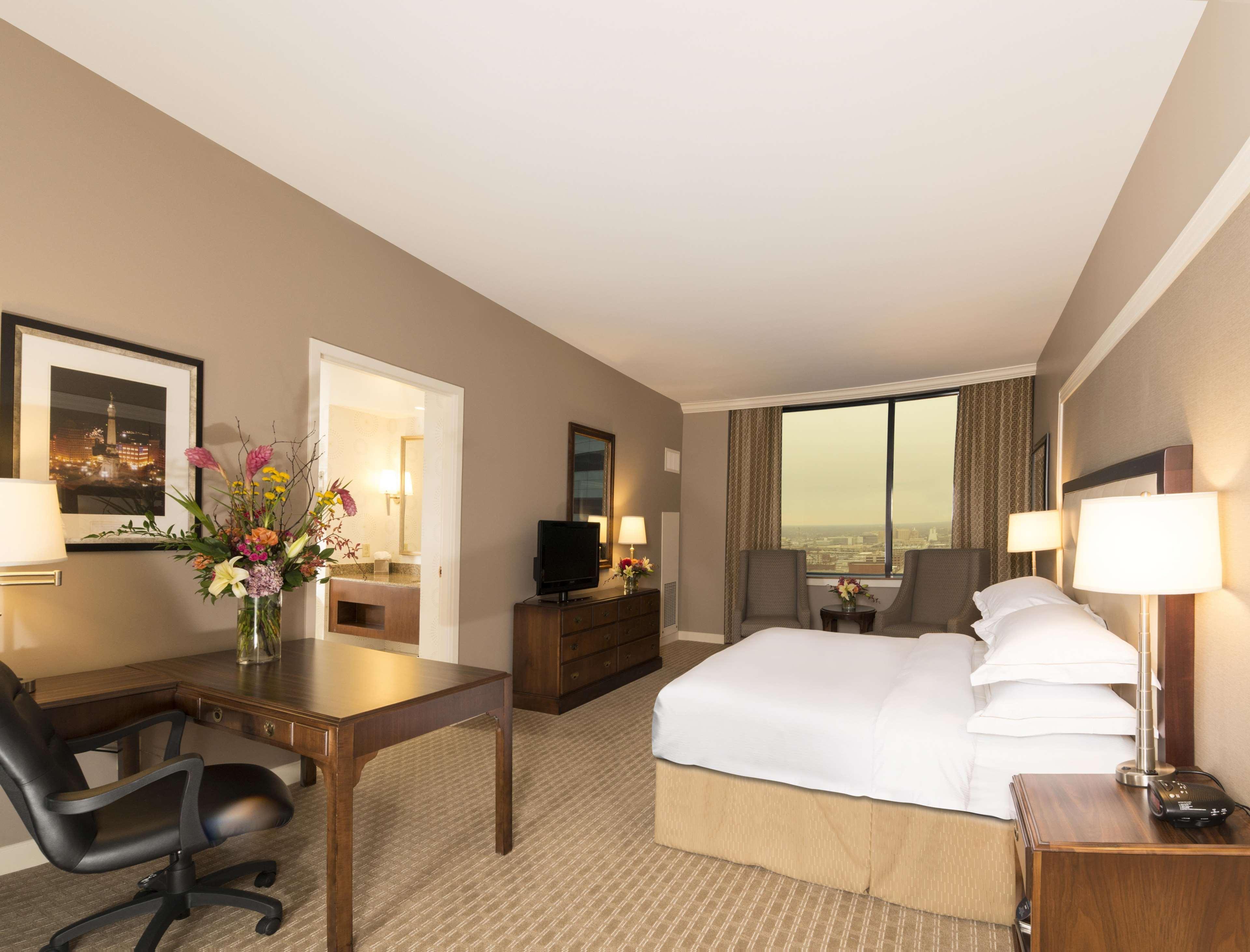 Hilton Indianapolis Hotel & Suites Exterior foto