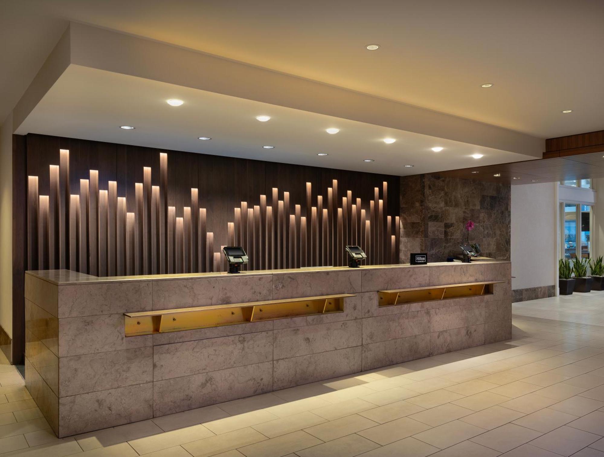 Hilton Indianapolis Hotel & Suites Exterior foto